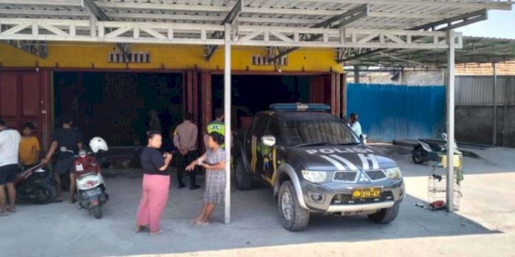 Polisi menunjukan TKP kejadian seseorang meninggal mendadak. RMOL Jateng 