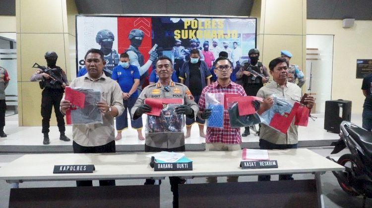 Kapolres Sukoharjo dalam rilis kasus penipuan modus petugas dinas sosial mendata bantuan kompor untuk warga lansia. RMOL Jateng