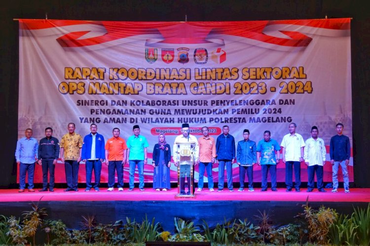 Perwakilan Parpol Peserta Pemilu 2024 melaksanakan deklarasi damai dalamm Rapat Koordinasi Lintas Sektoral Ops Mantap Brata Candi 2023-2024.