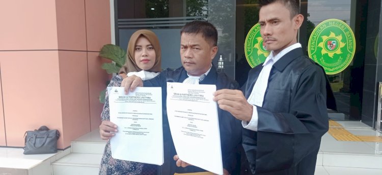 Kuasa hukum terdakwa TPPO M Slamet, antara lain Dr (C) Ibrani Datuk Rajo Tianso SH MH, didampingi Firman Badjrie,SH , Managing Partners kntor Hukum Ibrani &  F. Badjrie Partners.