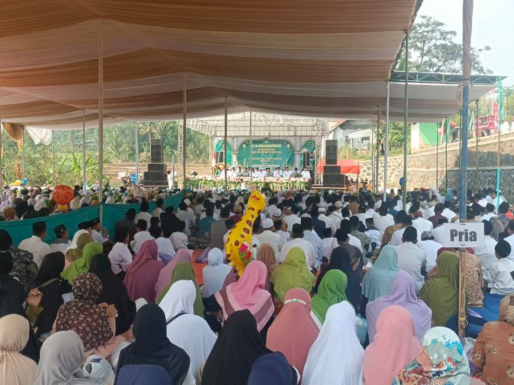 Peringatan Hari Santri Nasional (HSN) 2023 warga Desa Gringgingsari, Kecamatan Wonotunggal, Kabupaten Batang berlangsung khidmat. RMOL Jateng