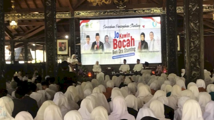 suasana acara Sarasehan Pencegahan Stunting Jo Kawin Bocah Ben Ora Stunting yang dihadiri ratusan Santri di Pendopo Kab Demak, Minggu (22/10). RMOL Jateng