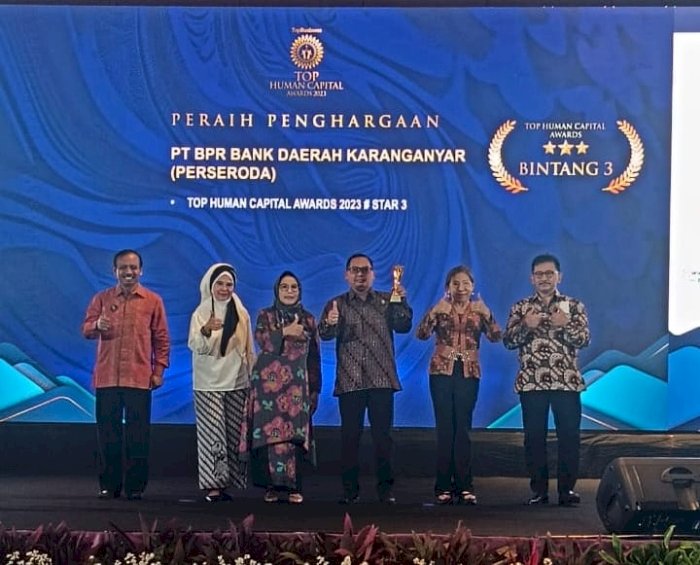 PT BPR Bank Daerah Karanganyar kembali meraih penghargaan Top Human Capital Award 2023 