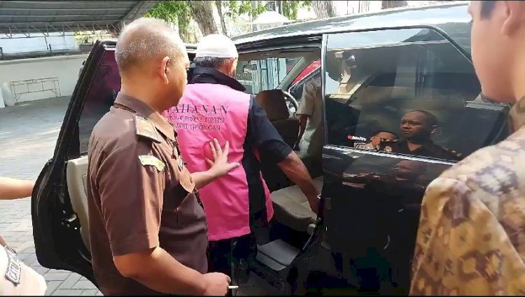 Kades Gubug diantar petugas ke Lapas 2B Purwodadi