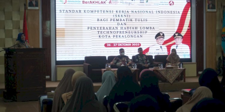 Pembatik di Pekalongan mengikuti sertifikasi kompetensi, Jumat (27/10). RMOL Jateng