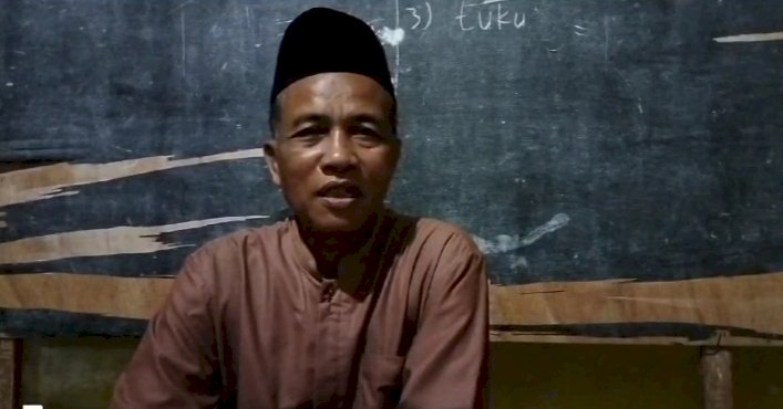 Pengasuh pondok pesantren Assalam, Desa Sukopuluhan, Kecamatan Pucakwangi, Kiai Sumarlan