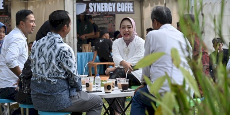 Menikmati seduhan kopi lokal disela-sela acara Amazing Golaga Festival (AGF), Sabtu-Minggu (28-29/10/2023) di Goa Lawa Purbalingga. RMOL Jateng