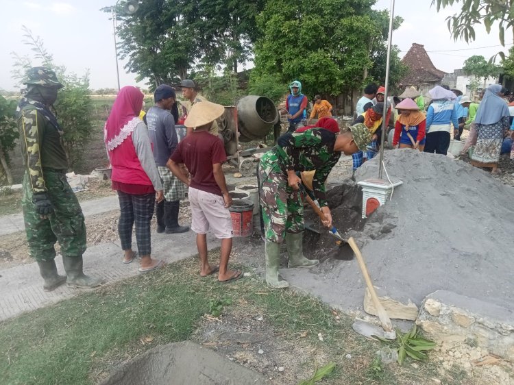 TNI berjibaku dengan masyarakat membangun infrastruktur di Grobogan