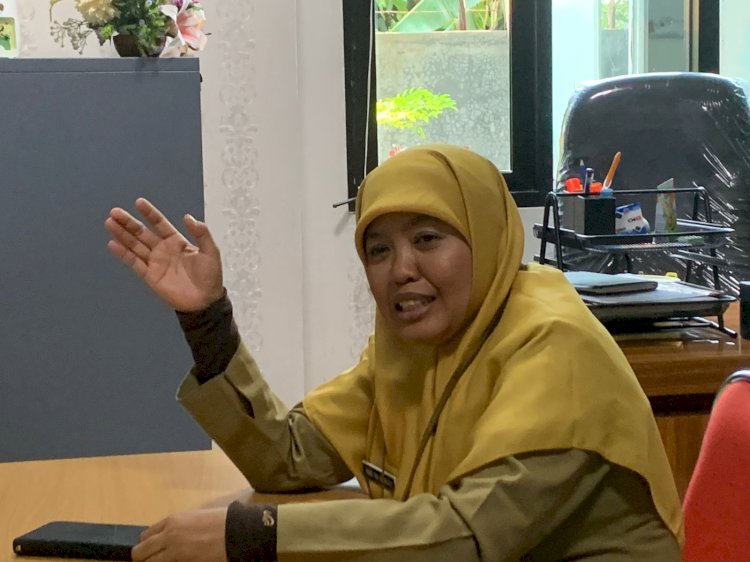 Naning Prih Hatiningrum selaku Kabid Tata ruang dan pertahan Dinas Pekerjaan Umum dan Penataan Ruang (Dinputaru) Kabupaten Demak saat memberi keterangan terkait SiKeren, Senin (30/10)