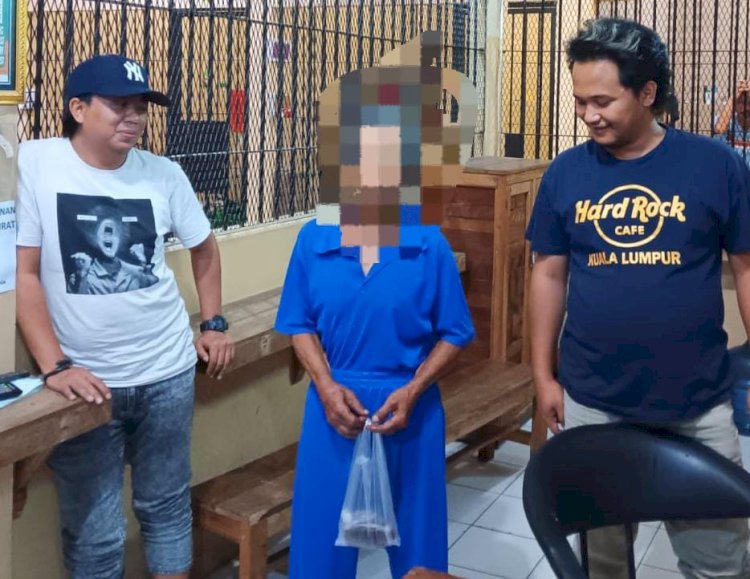 AM, kakek berusia 77 Tahun yang ditangkap Unit IV/PPA  Sat Reskrim Polres Salatiga karena menyetubuhi bocah 12 tahun ditahan di Rutan Salatiga, Kamis (2/11).