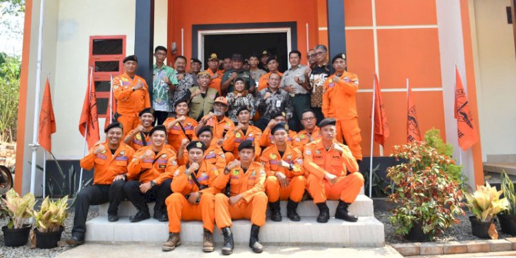 Penjabat Bupati Batang Lani Dwi Rejeki saat meresmikan gedung Batang Rescue di Desa Kalibalik, Kecamatan Banyuputih. Dok 