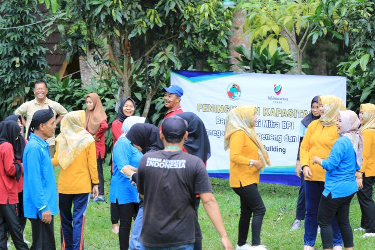 Pengurus KSP Ujungnegoro Makmur Sejahtera, KSP Mitra Karya Karanggeneng, dan KSP Berkah Jaya Ponowareng mengikuti capacity building di Desa Wisata Kembanglangit Kecamatan Blado.