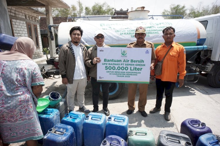 Unit Pengumpul Zakat (UPZ) PT Semen Gresik bekerjasama dengan BPBD Rembang menyalurkan bantuan total 500 ribu liter air bersih ke sejumlah wilayah terdampak bencana kekeringan ekstrim di Kabupaten Rembang.