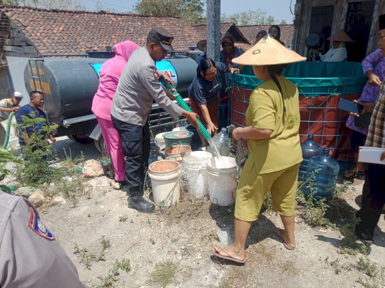 Tingkatkan bantuan air bersih untuk warga Polres Blora permudah dengan sediakan truk tangki 