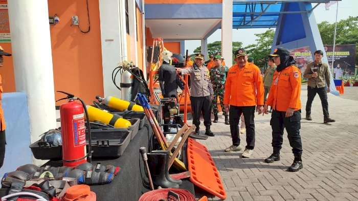Plt Bupati Rober Cristanto mengecek kesiapan sarana dan prasarana untuk penanganan benncana