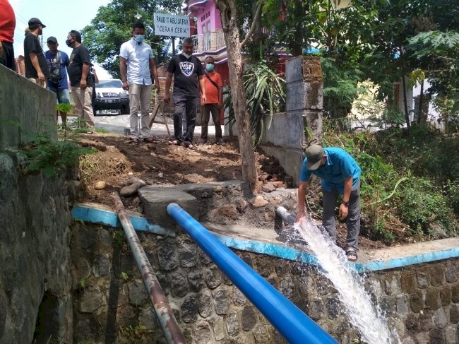 Pemasangan pipa baru di kawasan Mojogedang