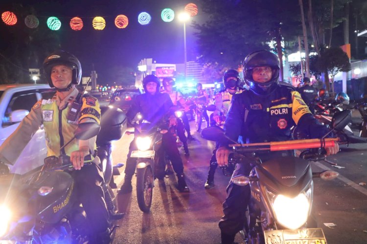 Patroli Cooling System skala besar di wilayah Hukum Polres Salatiga disertai sosialisasi . 