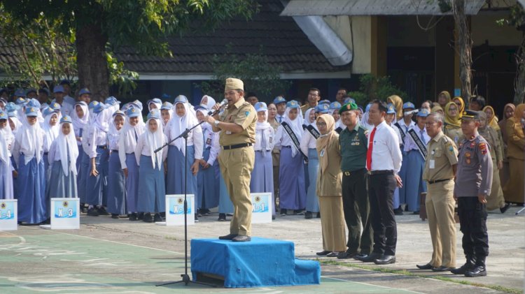 Ratusan pelajar SMA se-Kabupaten Semarang mengucapka ikrar, Senin (13/11).