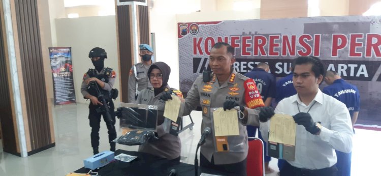 Kapolresta Surakarta Kombespol Iwan Saktiadi saat memberikan keterangan pers.