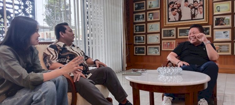 Ketua DPRD Kota Salatiga, Dance Ishak Palit (kanan) menerima kunjungan Pimpinan Umum Jayanto Arus Adi dan Pimpinan Perusahaan Salsabila Kaswara. RMOL Jateng