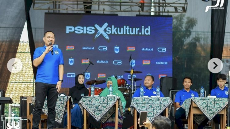 Chief Executive Officer (CEO) PSIS, Yoyok Sukawi saat berbicara di acara  “PSIS goes to school