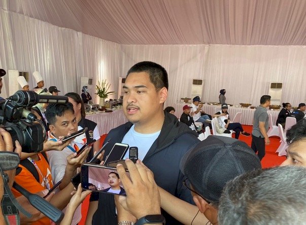 Menpora Dito Ariotedjo saat dicegat awak media peliput Borobudur Marathon di TWC Borobudur. RMOL Jateng