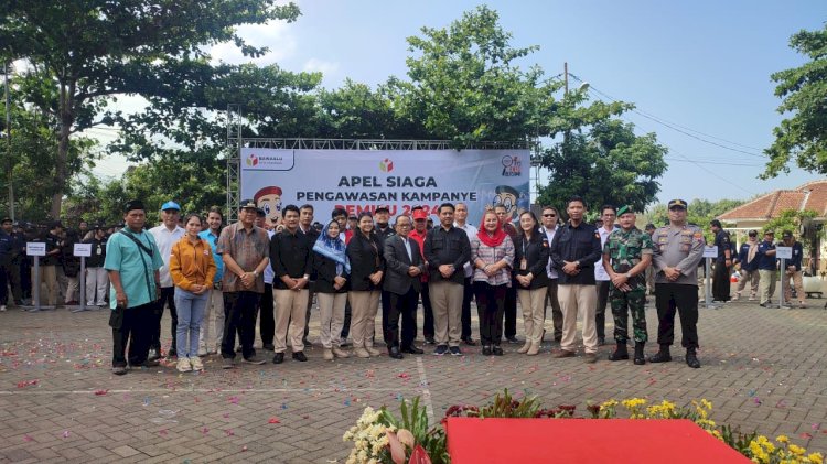 Apel Siaga Pengawasan Kampanye Pemilu 2024 di Halaman Kantor Kecamatan Mijen, Kota Semarang, Minggu (19/11/2023). 