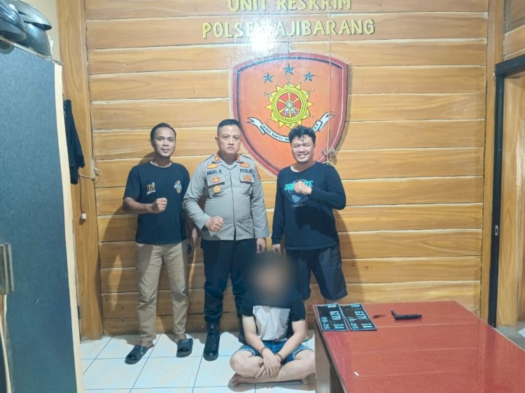 Petugas Polsek Ajibarang Polresta Banyumas mengamankan BP warga warga Kecamatan Krangkeng Kabupaten  Indramayu, Jawa Barat, setelah tertangkap mencuri sepeda motor milik warga Ajibarang Banyumas.
