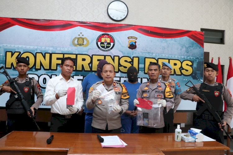Wakapolres Kompol Bakti Kautsar Ali didampingi Kasat Resnarkoba AKP Khusen Martono dan Kasihumas AKP Heru Sanyoto, saat memberikan keterangan pengungkapan kasus sabu.