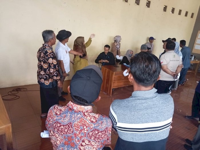 Petani Desa Sedayu, Jumantono pertanyakan kartu tani yang tidak bisa digunakan.