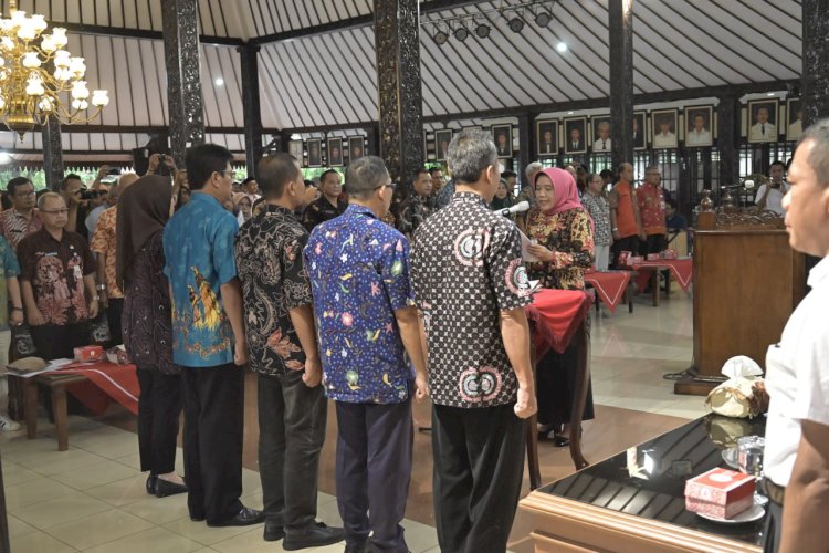 Pengucapan Ikrar dan Penandatanganan Pakta Integritas Netralitas ASN Purbalingga, Jum'at sore (24/11/2023) di Pendopo Dipokusumo.