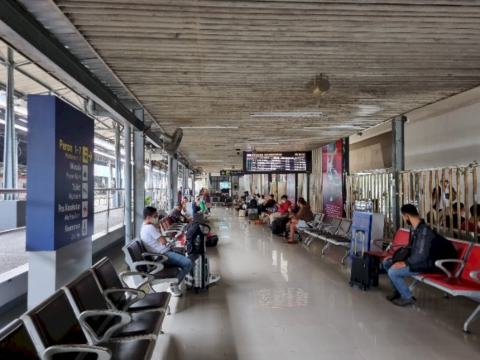 Suasana di Stasiun Balapan Solo.