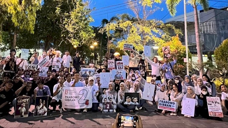 Bala Muda 08 Jateng berfoto bersama usai peresmian posko Rumah Indonesia Maju yang berada di jalan Taman Tejokusumo Semarang. Sabtu (26/11). RMOL Jateng