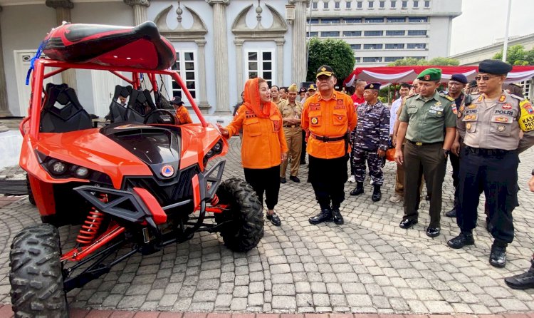 Apel : Wali Kota Semarang, Hevearita Gunaryanti Rahayu saat kegiatan Apel Kesiapsiagaan Menghadapi Musim Hujan di halaman Balai Kota Semarang, Senin (27/11/2023).
