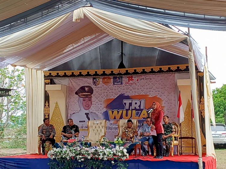 Bupati Demak dalam acara Forum UMKM se - Kabupaten Demak, di Kecamatan Kebon Agung, Sabtu (2/12) sore. Foto : Nungki S