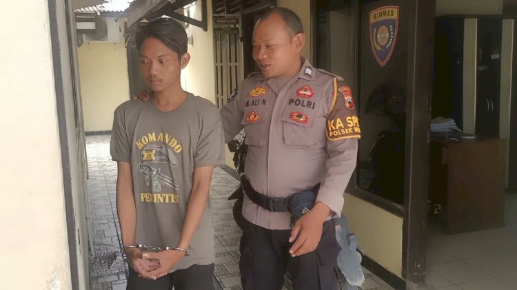 Pelaku saat diantar di ruang pemeriksaan Reskrim Polsek Wirosari 