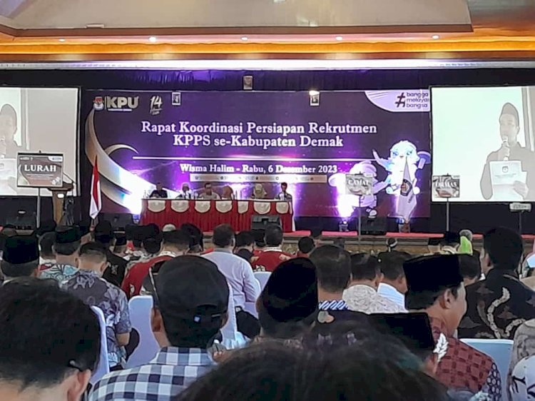 Pelaksanaan acara rapat koordinasi persiapan rekuitmen KPPS KPU Demak di Wisma Halim, Rabu (6/12). Foto : Nungki S
