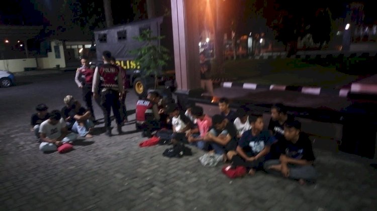 Para remaja diamankan ke Polres Boyolali setelah diketahui membawa sajam, Minggu (10/12). Foto : Erna Yunus B