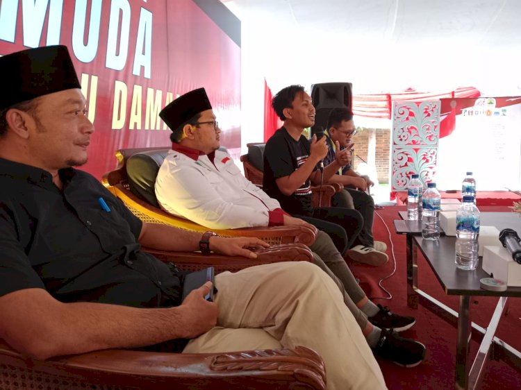 Ketua KPU Provinsi Jateng Handi Tri Ujiono S.Sos bersama pembicara lainnya dalam Deklarasi 'Kawal Pemilu Damai' terpusat di Laras Asri Resort and Spa, Salatiga. Foto : Erna Yunus B
