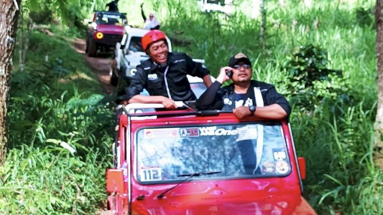 Aksi Jeep adventure Tawangmangu yang dilakukan civitas akademi FSRD ISI Surakarta. dok