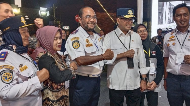 Sekda Kota Salatiga Wuri Pudjiastuti (dua dari kiri) saat bersama Menteri Perhubungan Dr. (H.C.) Ir. Budi Karya Sumadi di Salatiga. RMOL Jateng