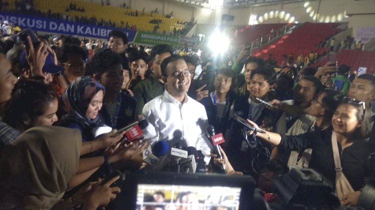 Calon Presiden Anies Baswedan usai  acara Diskusi dan Kalibrasi mengupas pikiran capres cawapres 2024 di GOR Jatidiri Semarang Minggu , (24/12) petang. Foto : Umardani 