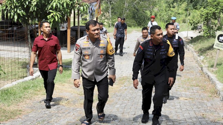 Kapolda Jateng Irjen Pol Ahmad Luthfi mendatangi lokasi wisata Kedungombo Grobogan Jateng, Selasa (26/12). RMOL Jateng