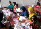 KPU Sukoharjo Libatkan 311 Warga Untuk Sortir Lipat Surat Suara