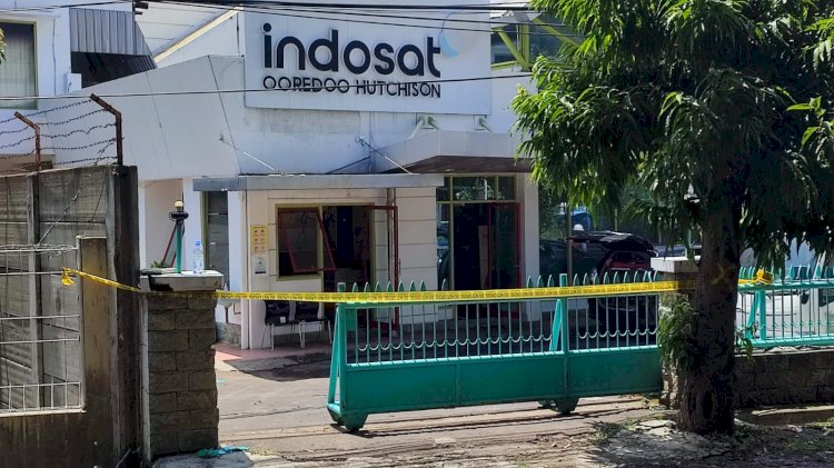 Kebakaran terjadi di kantor Indosaat Ooredo Hutchison Banyumanik, Semarang, Senin (1/1). Dok
