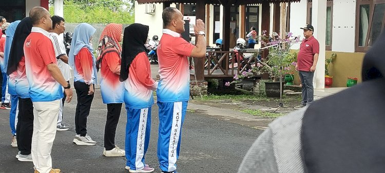 Pj Wali Kota Yasip Khasani saat memberikan arahan kepada staf ASN di Kecamatan Sidomukti, Salatiga, Jumat (5/1). Foto : Erna Yunus B