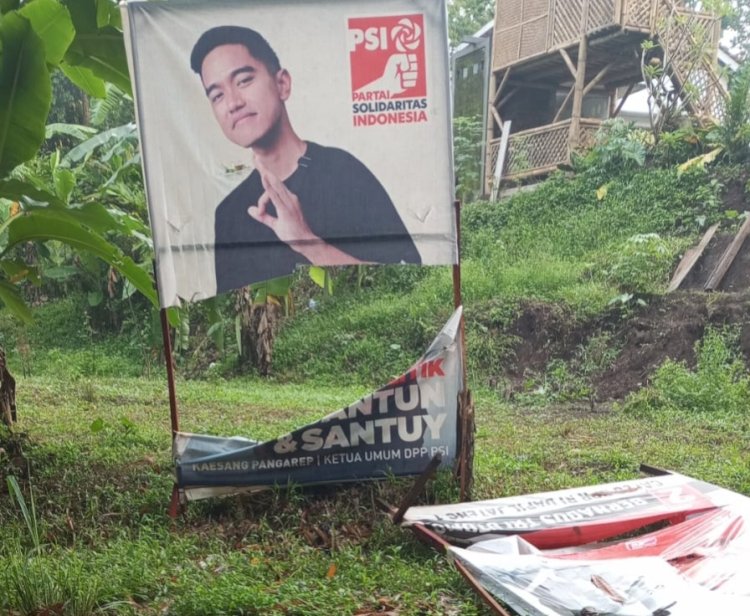 APK milik Caleg maupun bendera dan gambar Calon Presiden/ Wakil Presiden di Kota Salatiga. Foto : Erna Yunus B