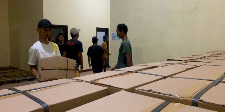 Sebagian besar logistik tiba di gudang KPU Kabupaten Magelang di Deyangan, Mertoyudan. Dok