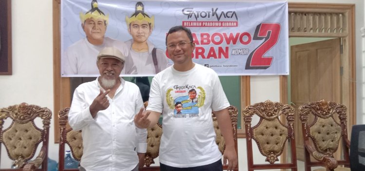 Kurniawan Eko Susetyo bersama tokoh Marhaen Sukoharjo menguatkan Moeldoko Center Soloraya. Foto : Almira Nindya