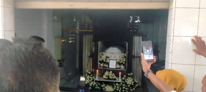 Suasana pemakaman Dokter Lo di Krematorium Delingan Karanganyar. 